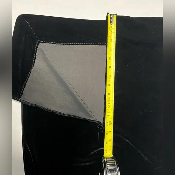 Anne Taylor Classic Little Velvet Cross Spaghetti Strap
Little Black Dress (LBD) - Picture 9 of 16